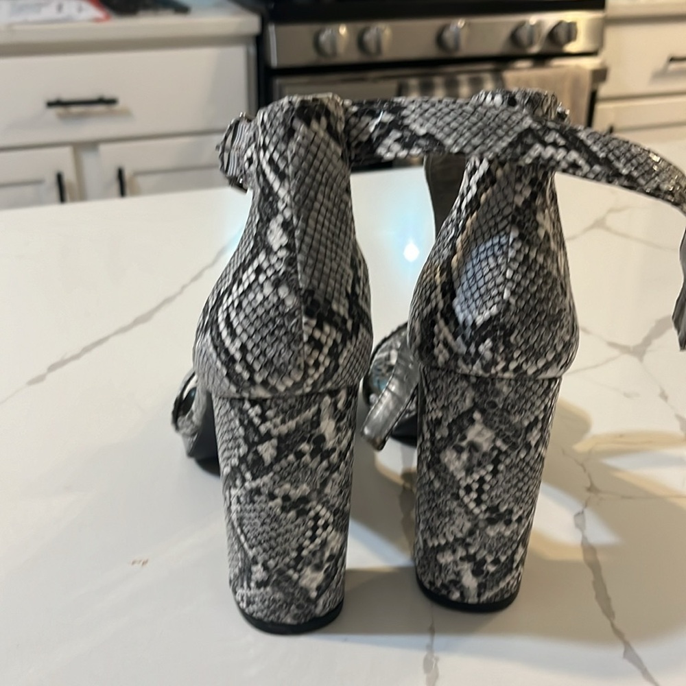Snakeprint heels - Picture 3 of 4